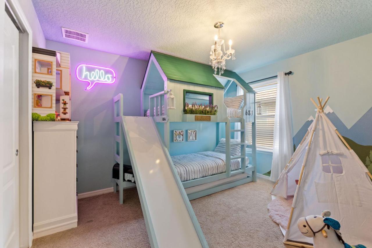 Stylish Cozy Family Getaway With Private Pool And View