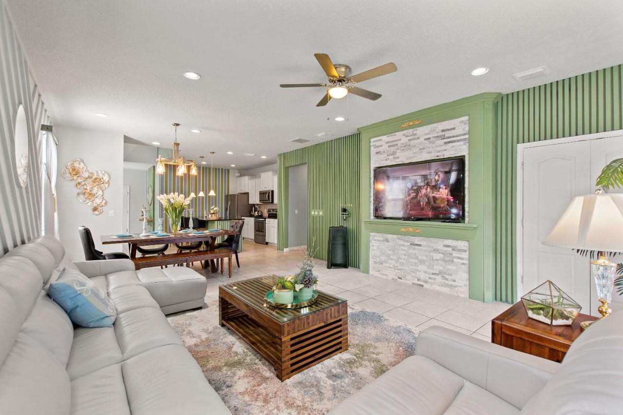 Stylish Cozy Family Getaway With Private Pool And View Ferienhaus