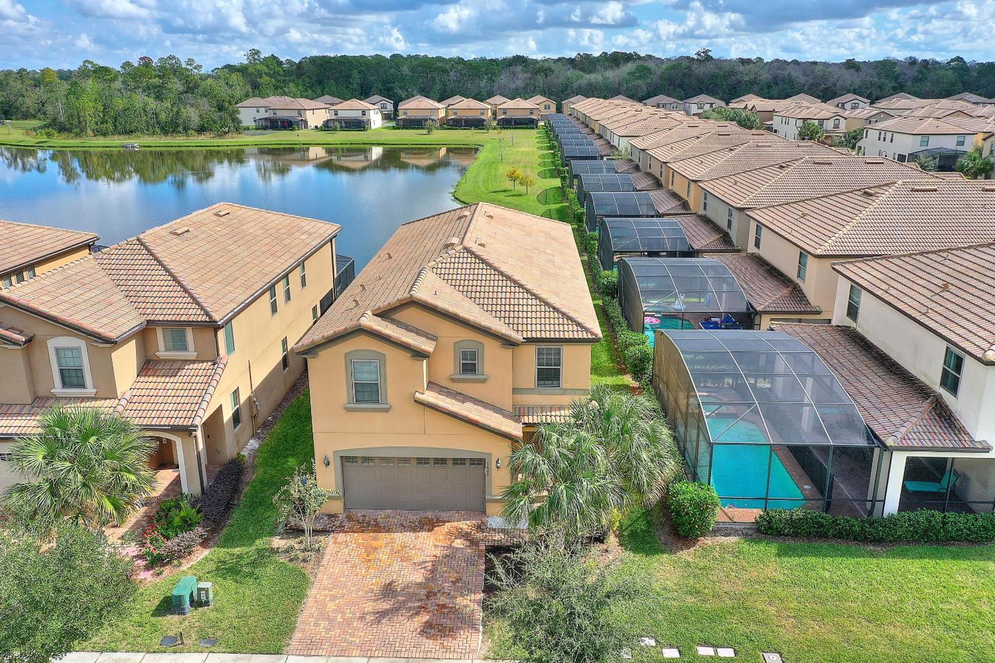 Stylish Cozy Family Getaway With Private Pool And View